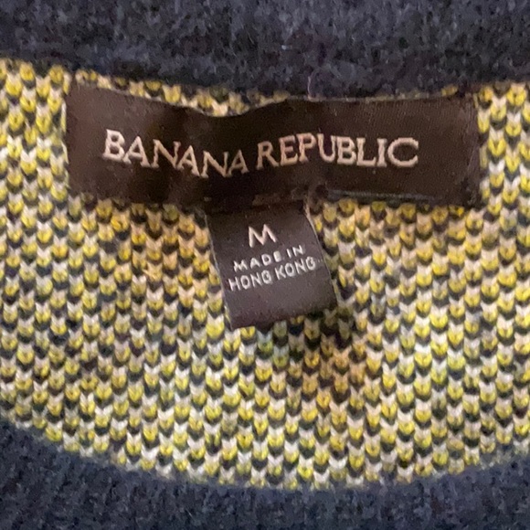 Plaid Banana Republic sweater. Size Medium - Picture 2 of 3